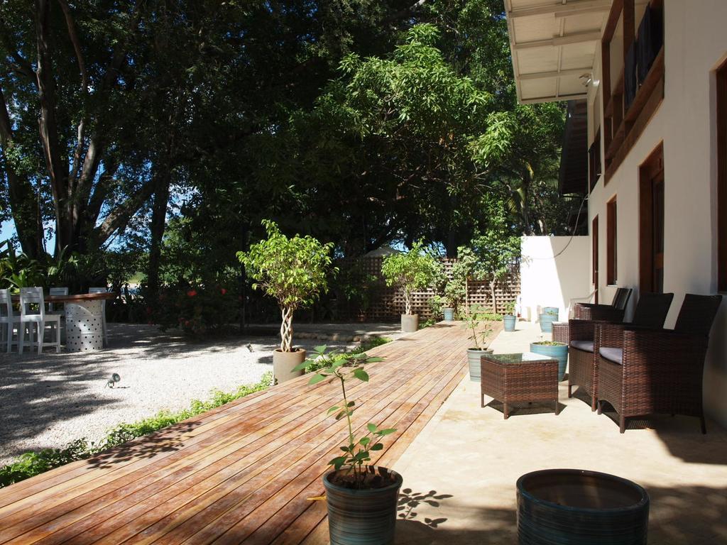 Hotel Casa Blanca Tamarindo Bagian luar foto