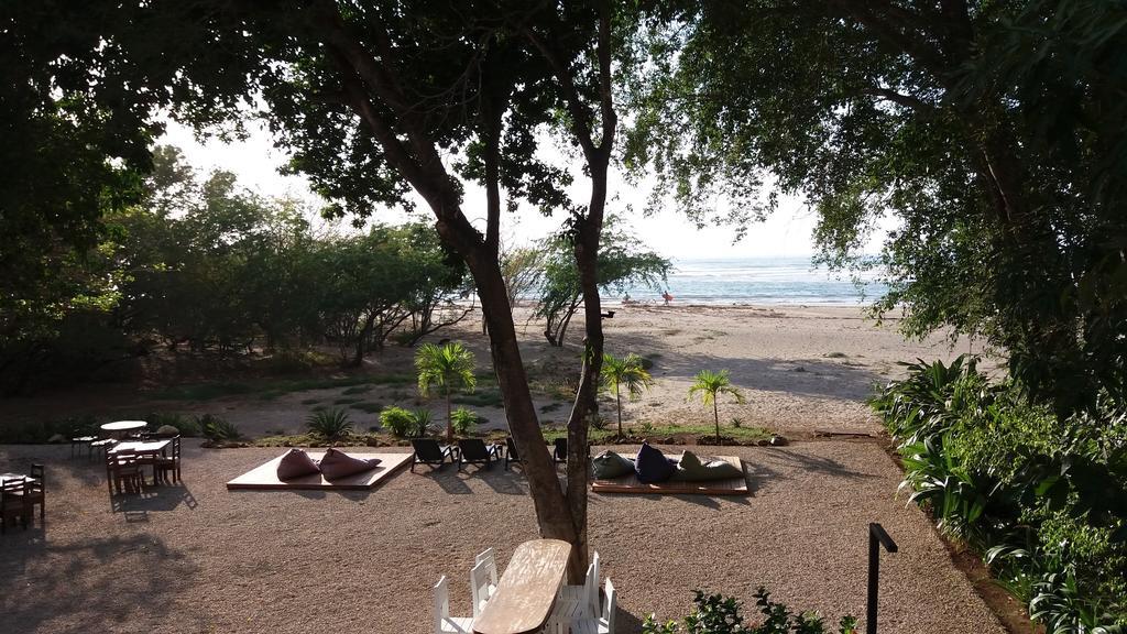 Hotel Casa Blanca Tamarindo Bagian luar foto