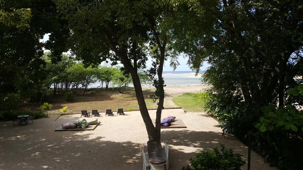 Hotel Casa Blanca Tamarindo Bagian luar foto