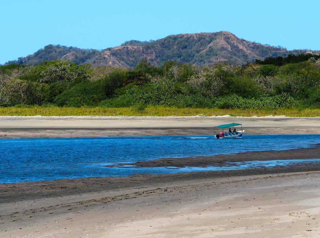 Hotel Casa Blanca Tamarindo Bagian luar foto