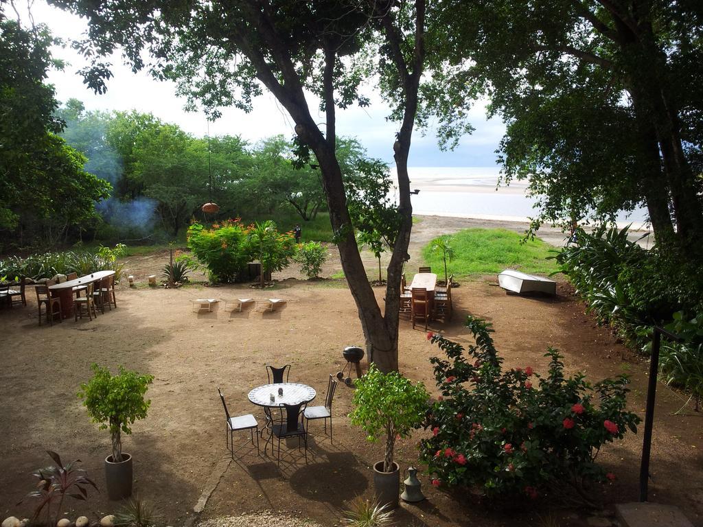 Hotel Casa Blanca Tamarindo Bagian luar foto