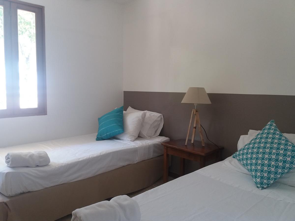 Hotel Casa Blanca Tamarindo Bagian luar foto